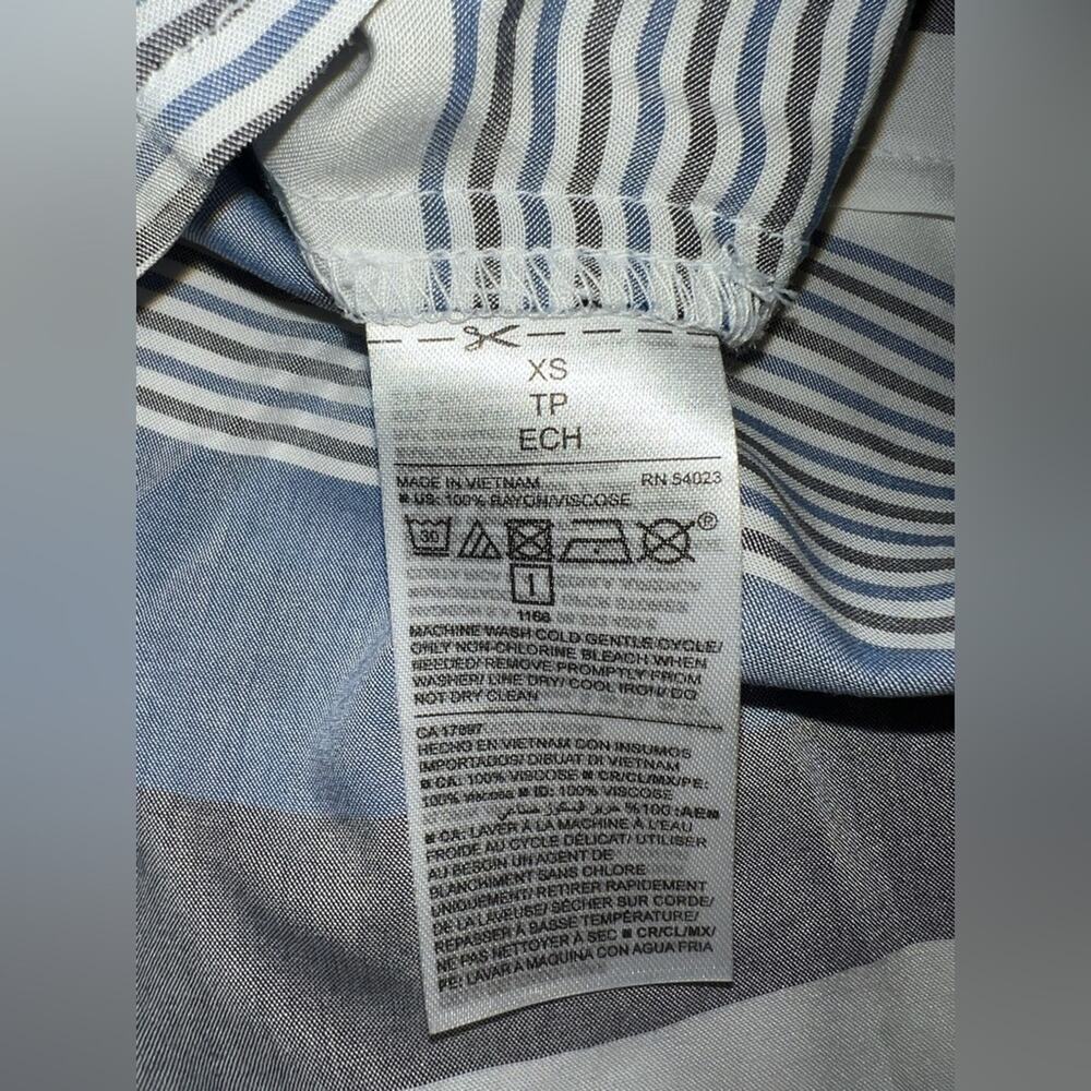 Old navy women’s shirt - Picture 6 of 6